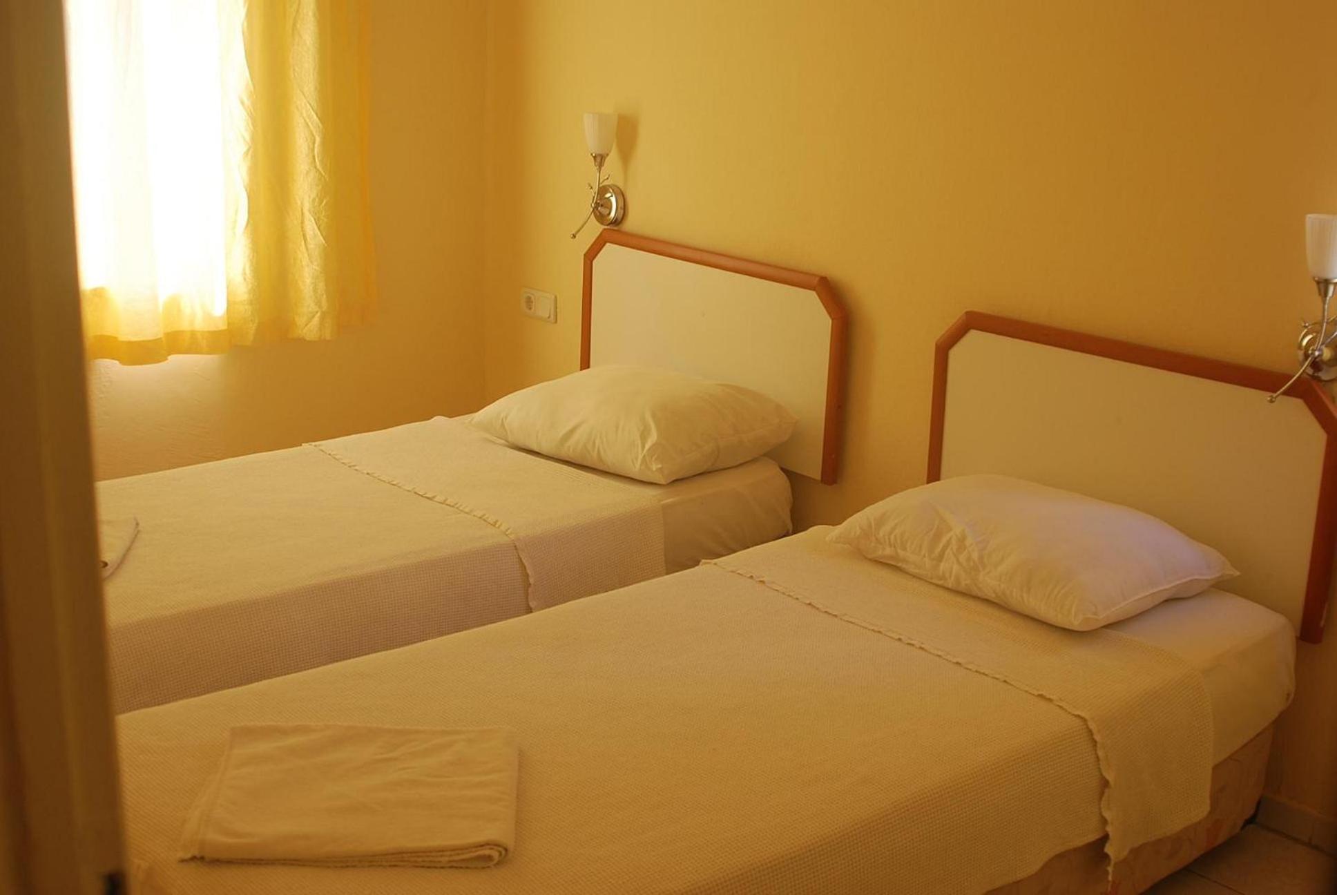 Hotel Linda Side